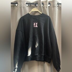 Zyia Black Graphic Crewneck Sweatshirt